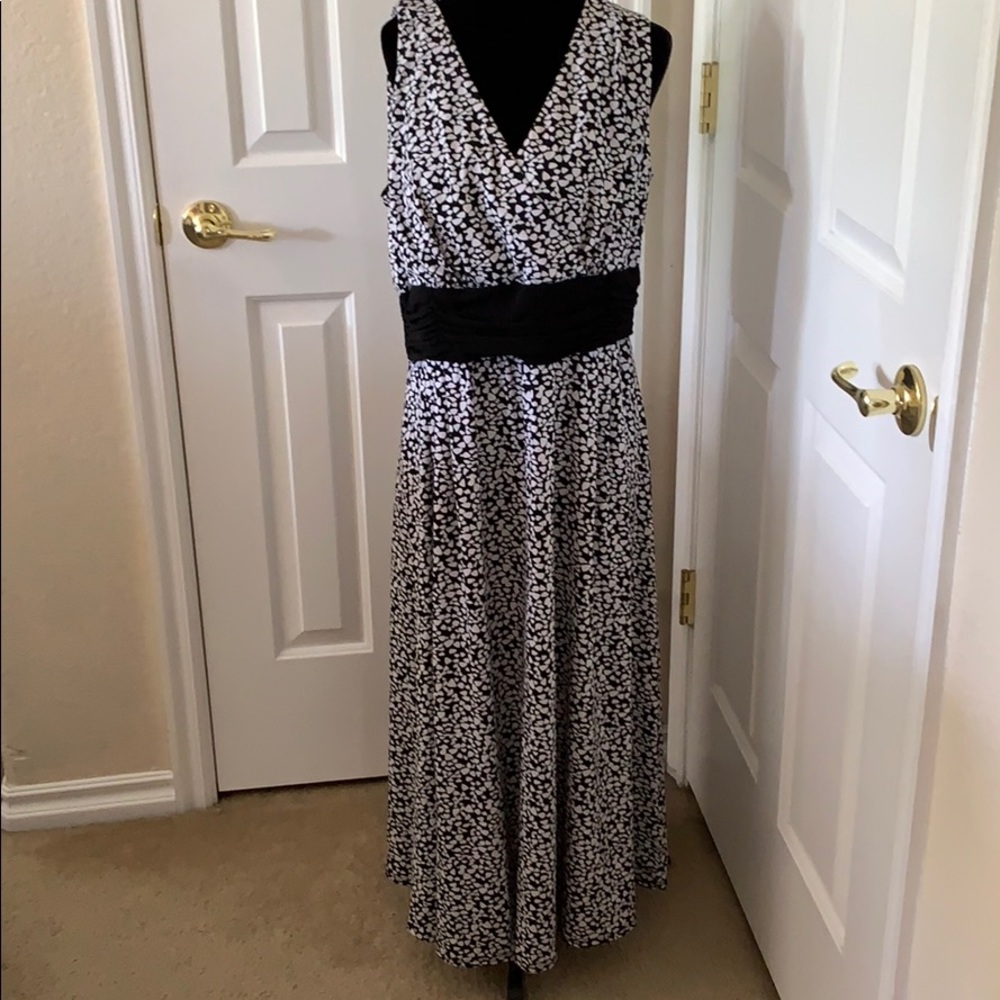 Perceptions Black/ White Maxi Dress 10